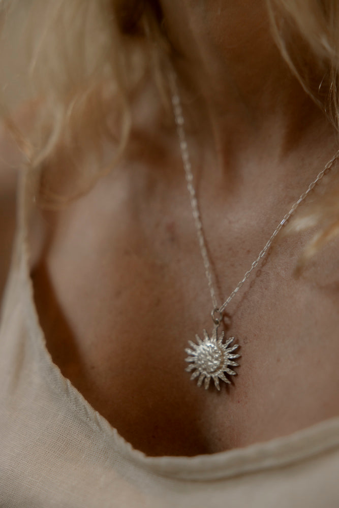 COLLAR SOL PLATA