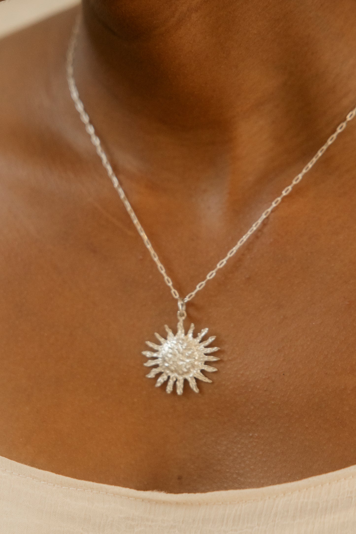 COLLAR SOL PLATA